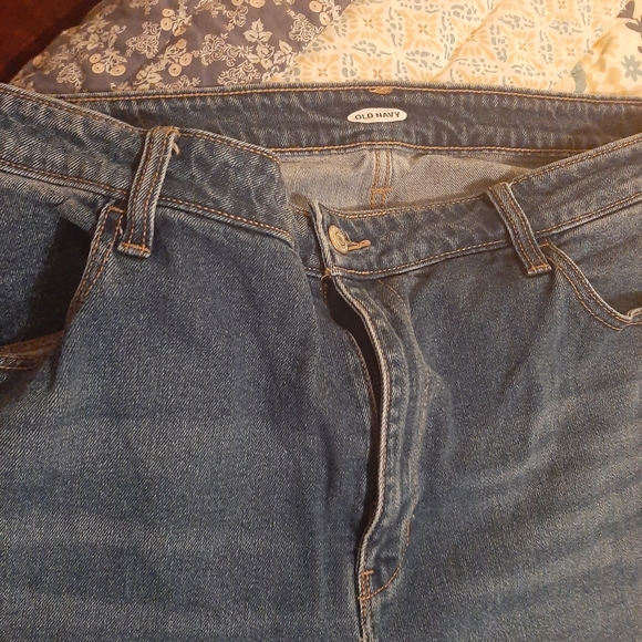 Old navy cropped jeans - Picture 2 of 2
